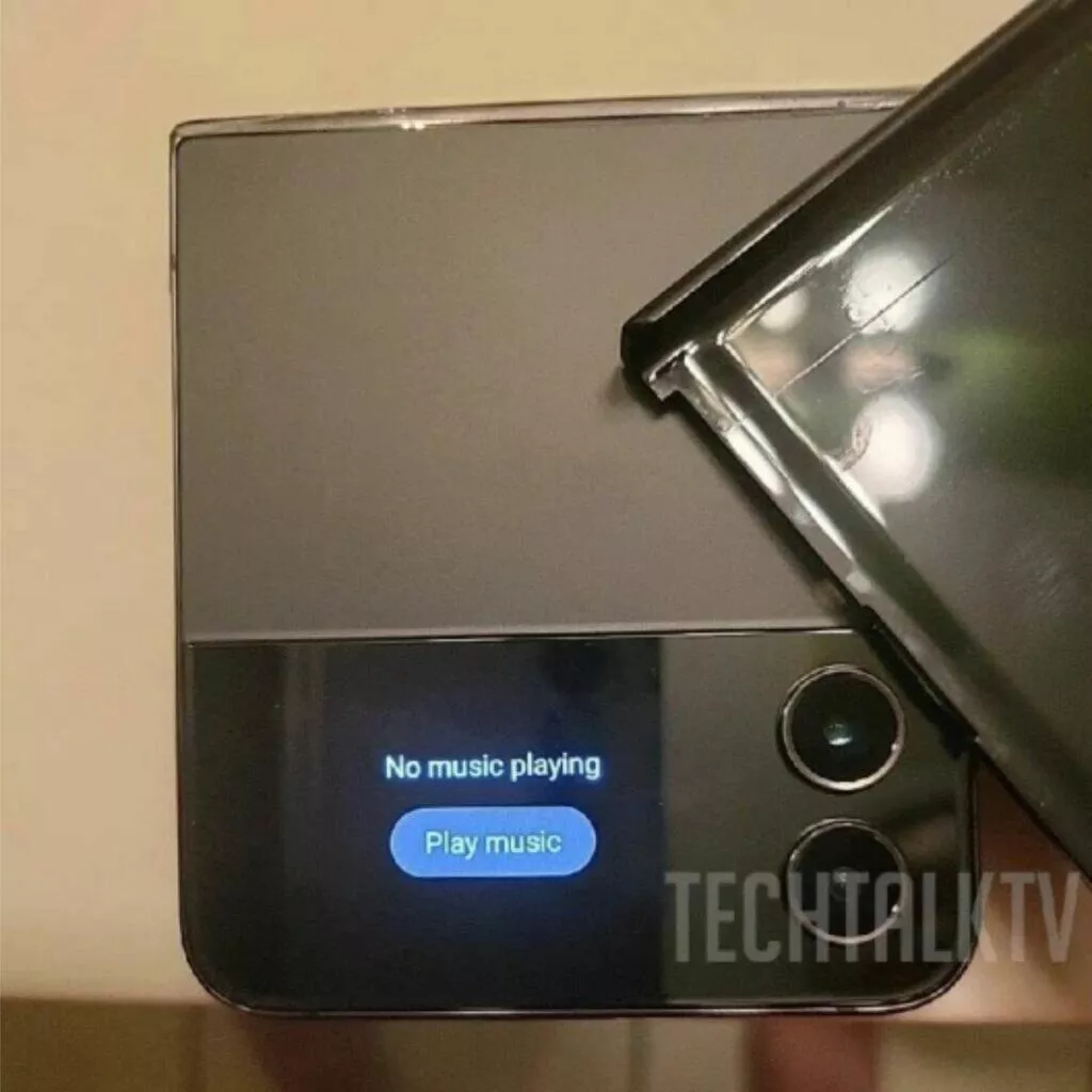 samsung galaxy z flip4 unikle realne fotky vnejsi displej