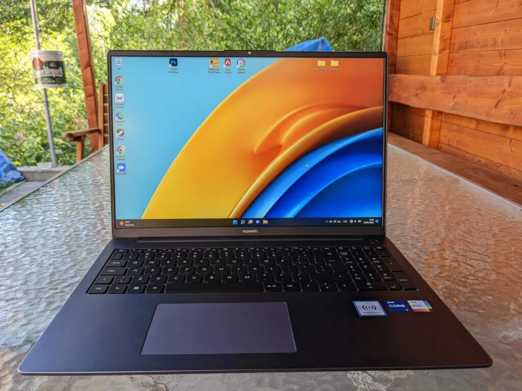 Huawei MateBook D16 2022 venku