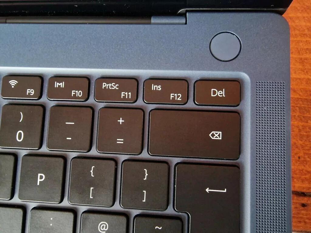 Huawei MateBook X Pro 2022 čtečka
