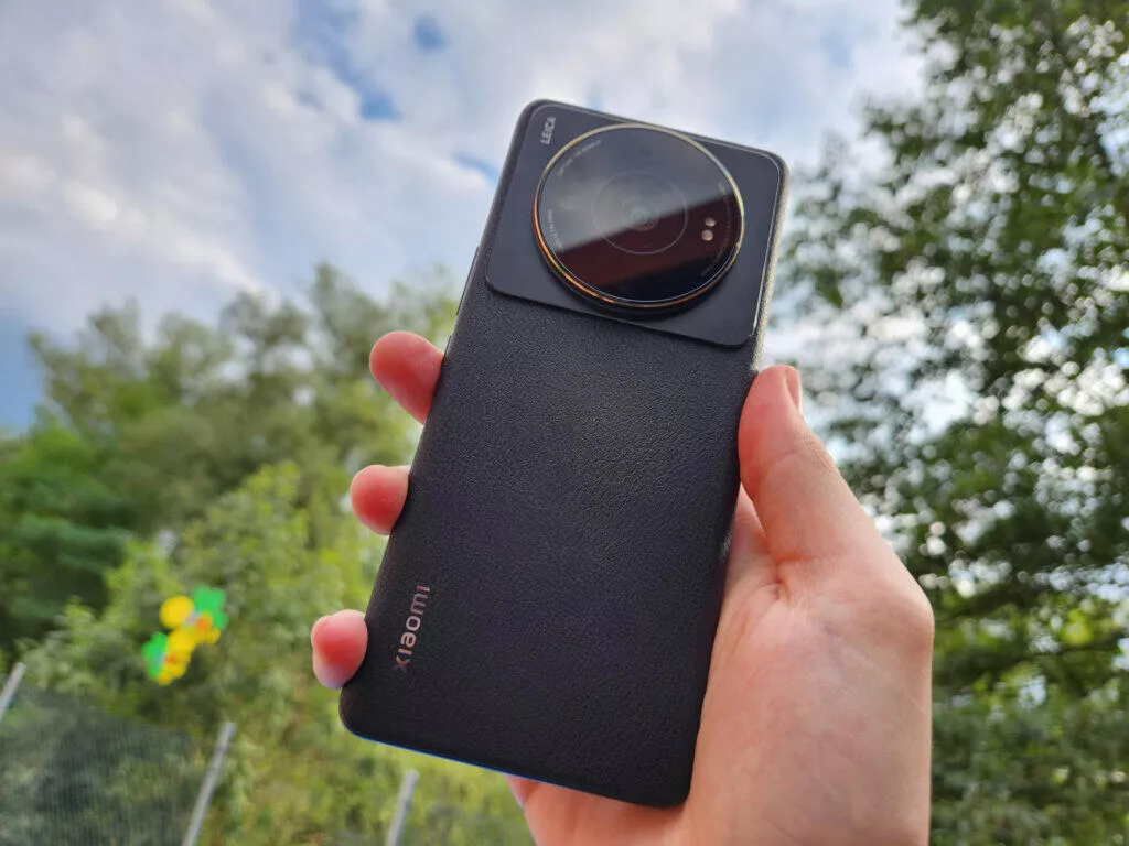 Xiaomi 12S Ultra zadní strana