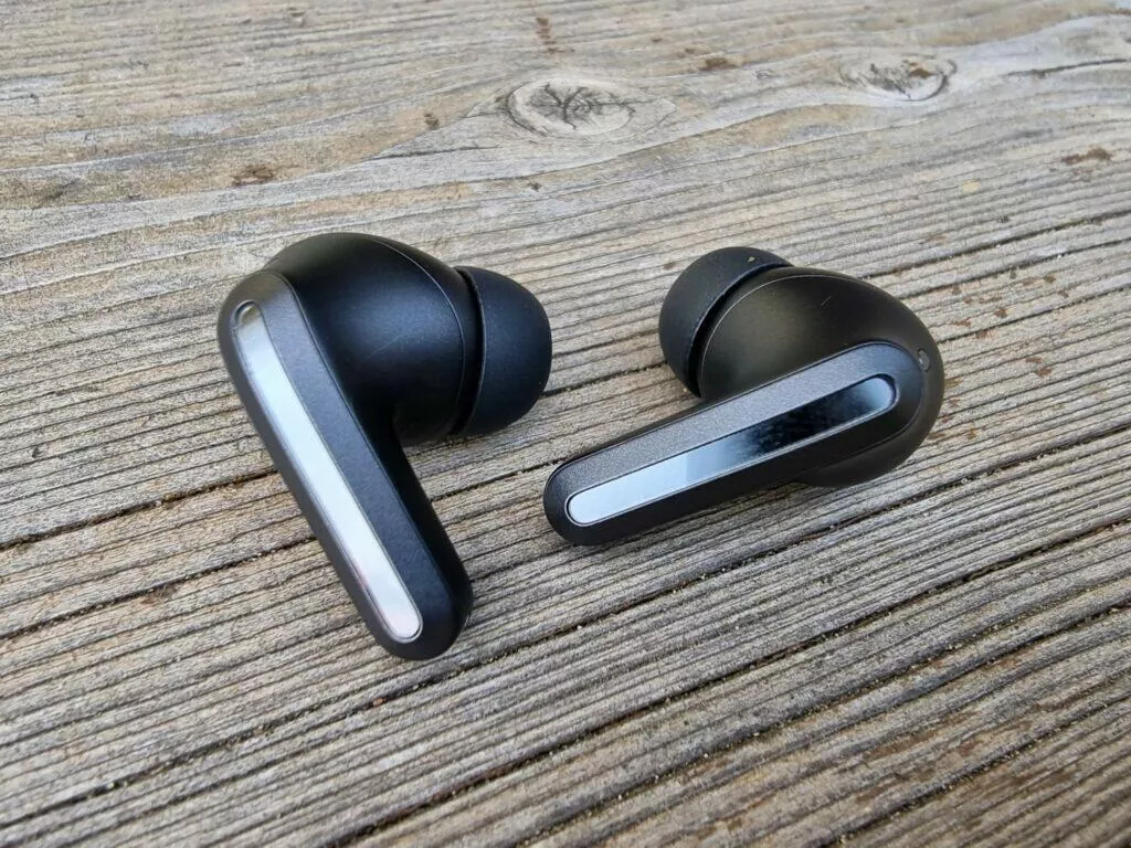 sluchátka Xiaomi Redmi Buds 4 Pro test tyčinky