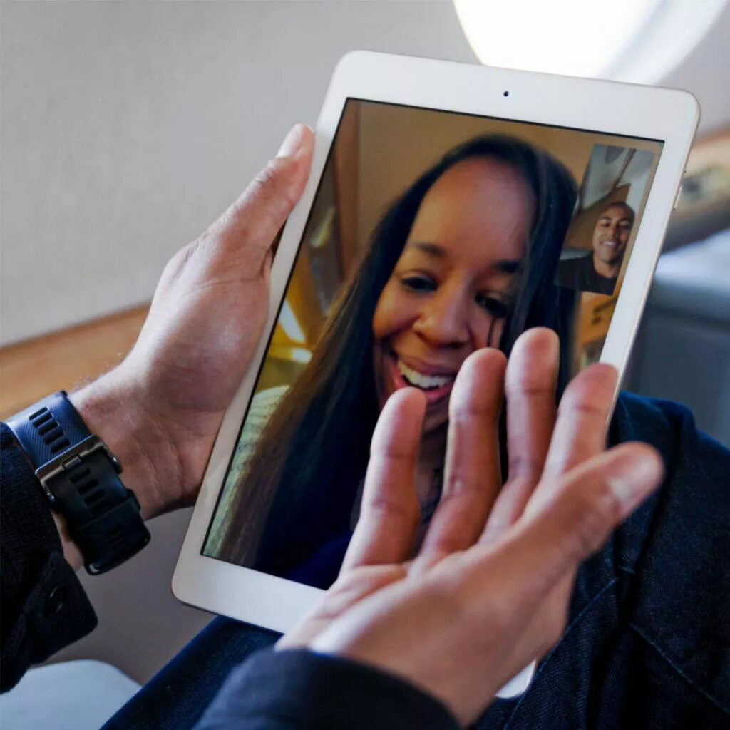 starlink aviation letadla pripojeni satelitni internet tablet
