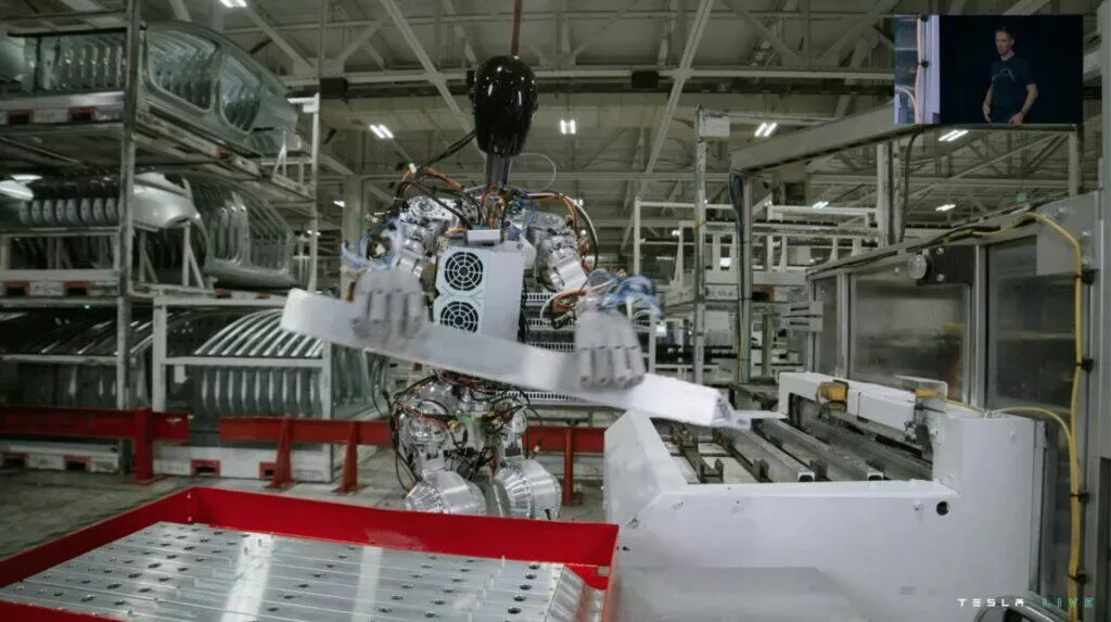 tesla robot optimus prekladka