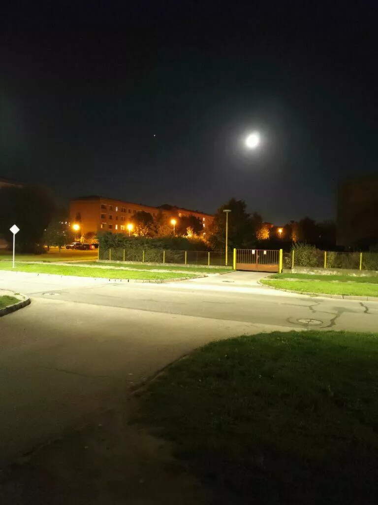 Xiaomi 12T Pro 200MPx fotografie v sídliště