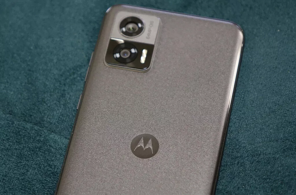 Motorola Edge 30 Neo zadní strana