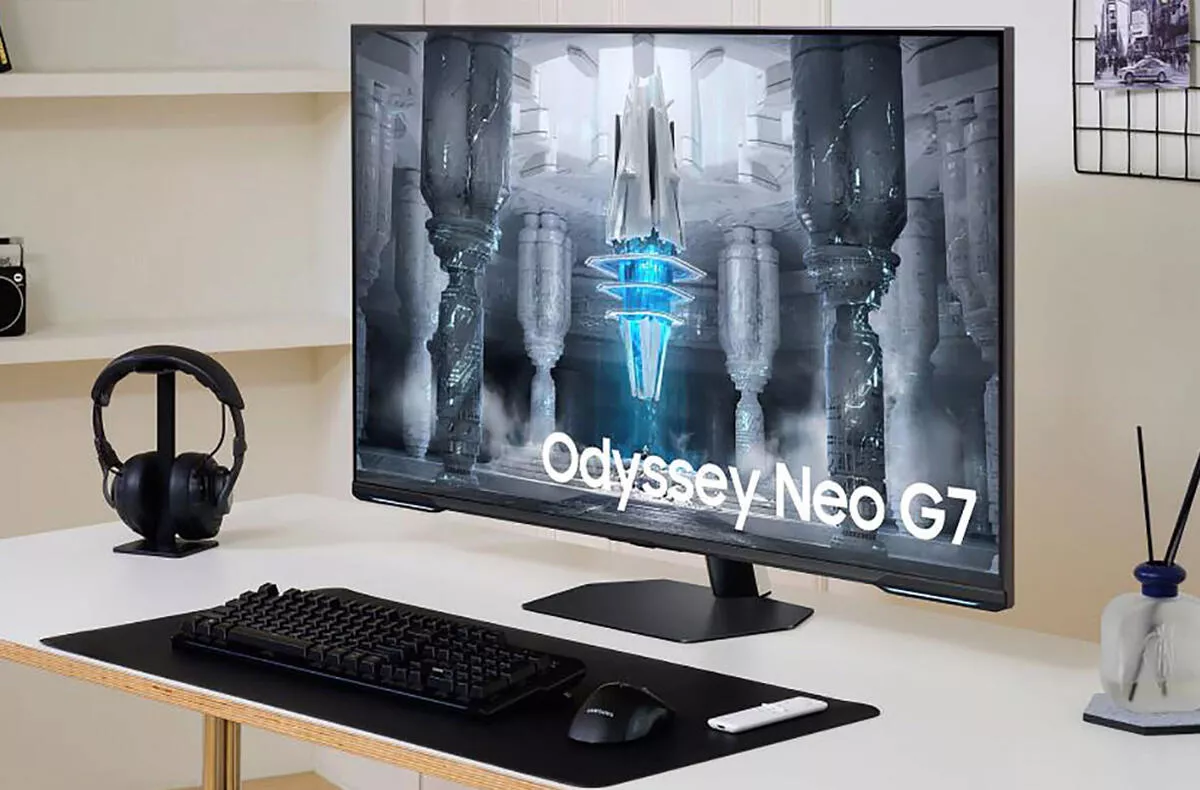 samsung herni monitor plochy