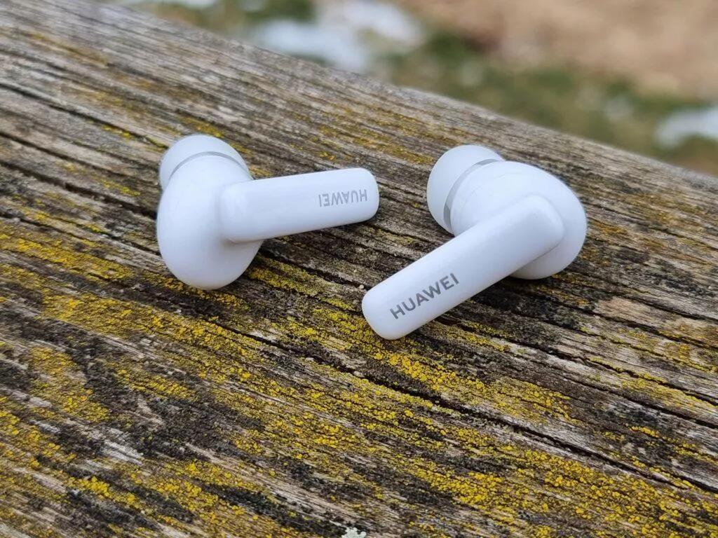 Huawei FreeBuds 5i sluchátka recenze design sluchátka