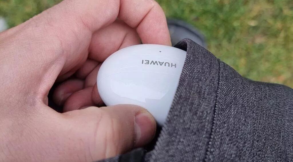 Huawei FreeBuds 5i sluchátka recenze kapsa