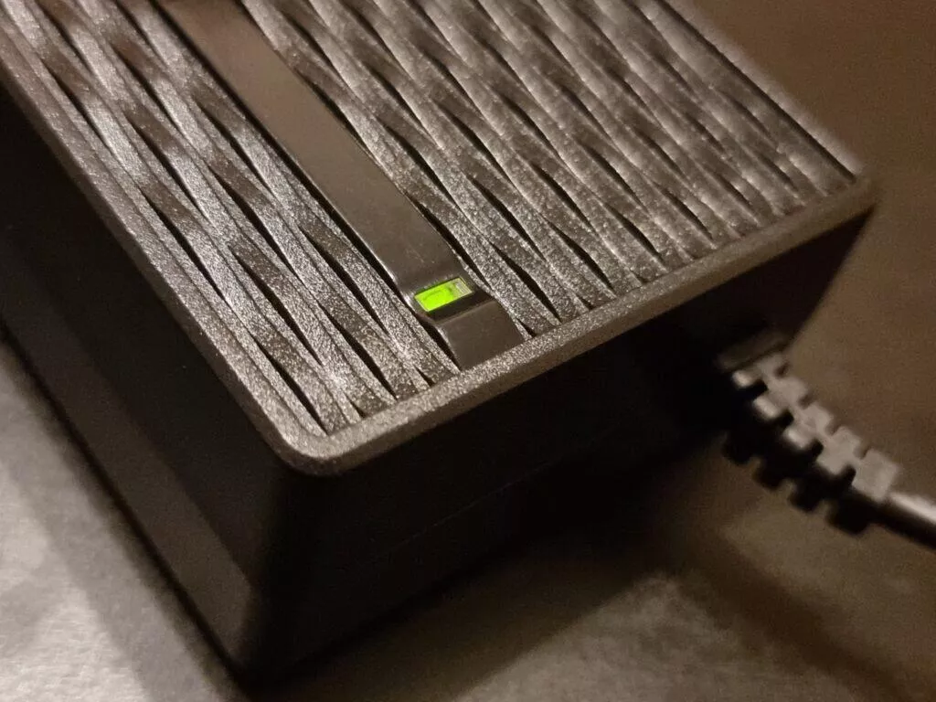 NAVEE N65 elektro koloběžka recenze nabíječka LED
