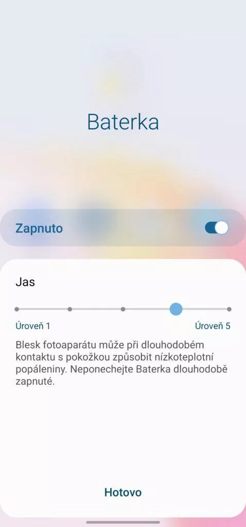 jak zapnout svítilnu android baterka