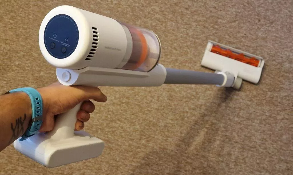 Xiaomi Vacuum Cleaner G11 vysavač recenze ruka