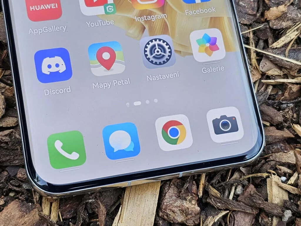 Huawei P60 Pro spodní strana displeje