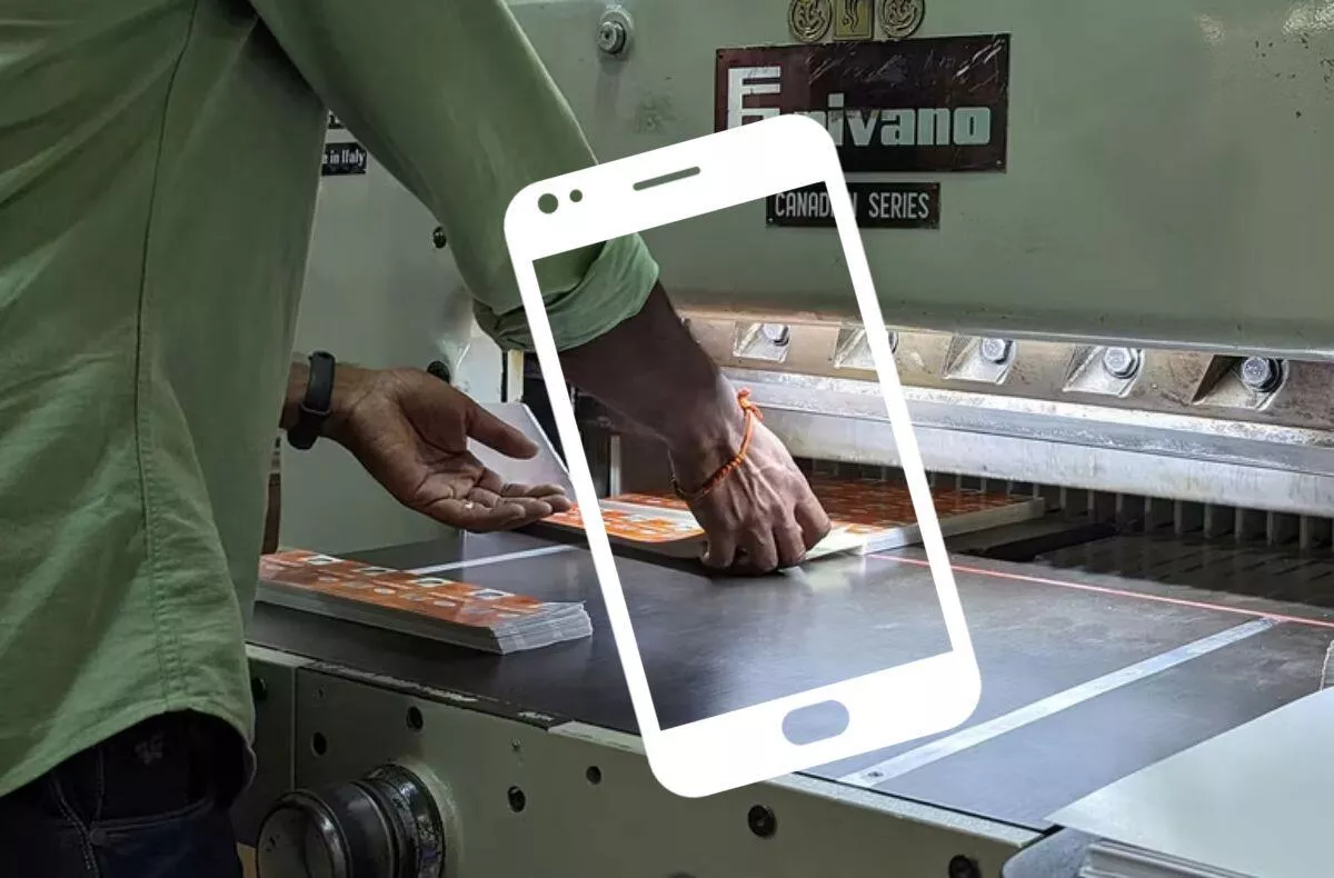 telefon mobil řezačka papíru nehoda