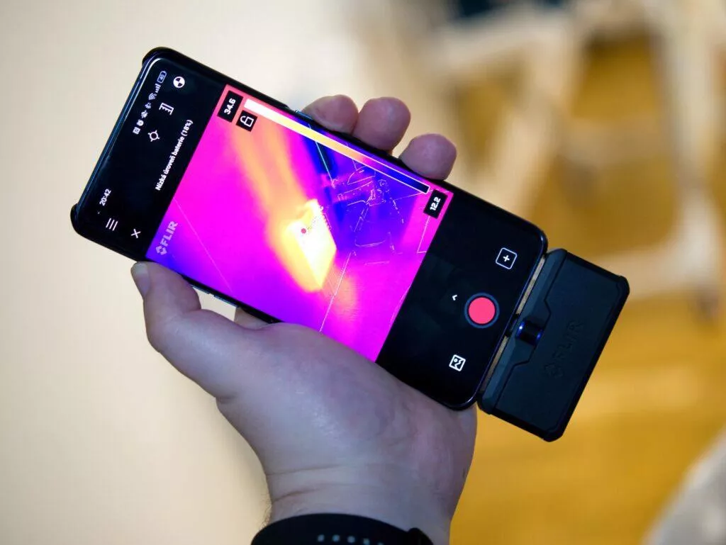 Flir One Pro smartphone