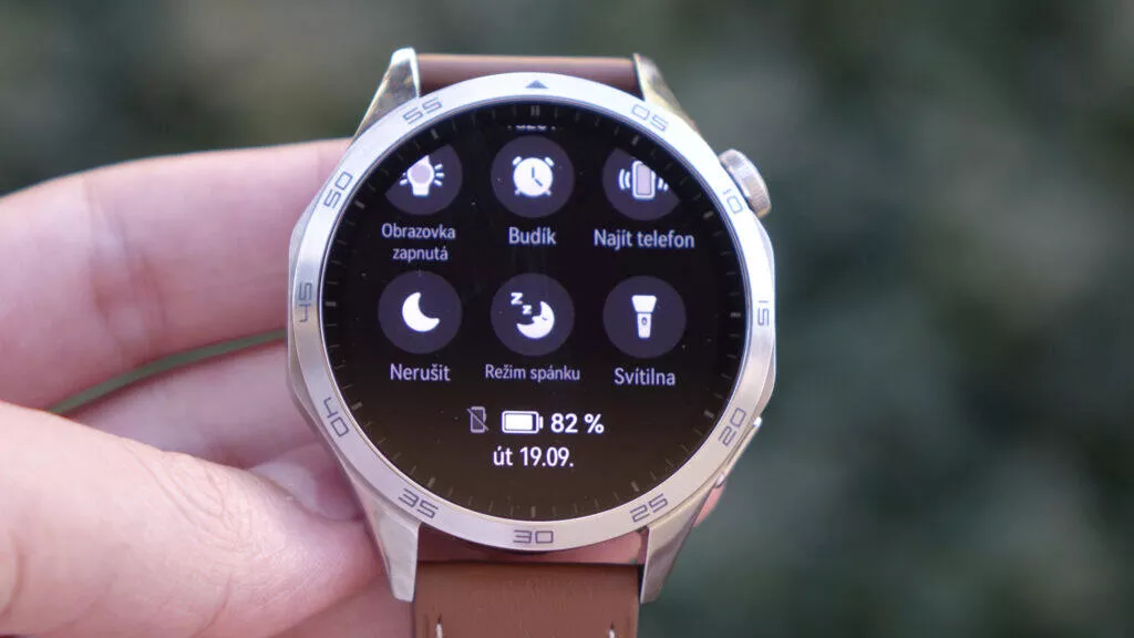 Huawei Watch GT 4 ovládací centrum