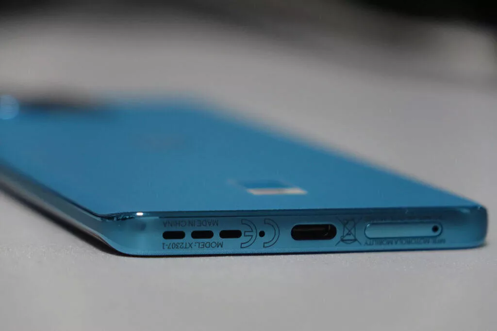 Motorola Edge 40 Neo konektory