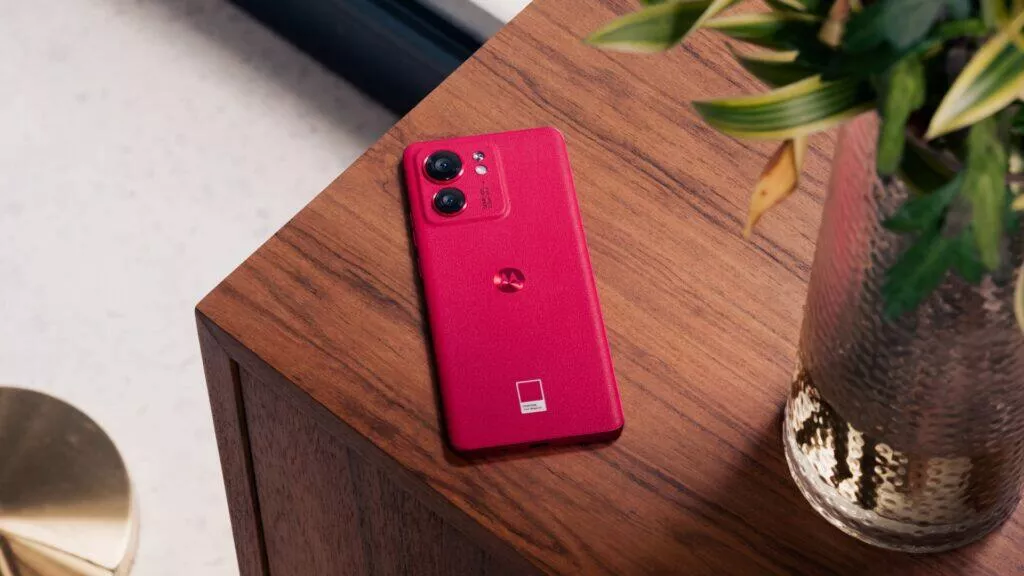 Motorola_Edge_40_magenta