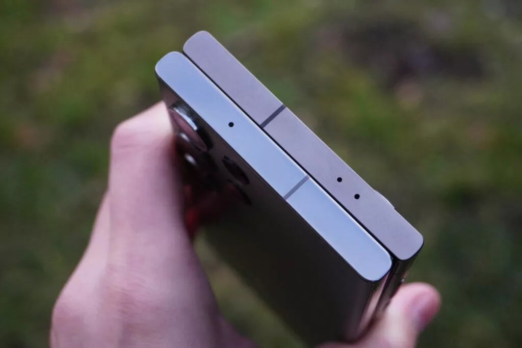 Samsung Galaxy S24 Ultra vs s23 ultra horní rám