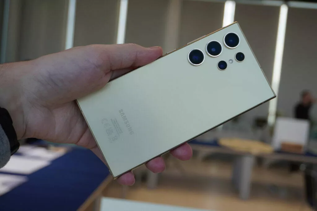 Samsung Galaxy S24 ultra žlutá