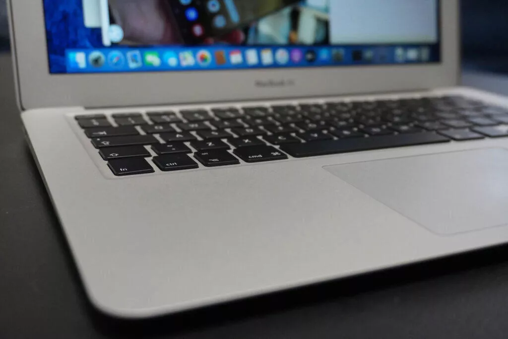 MacBook Air Mid 2012 šasi