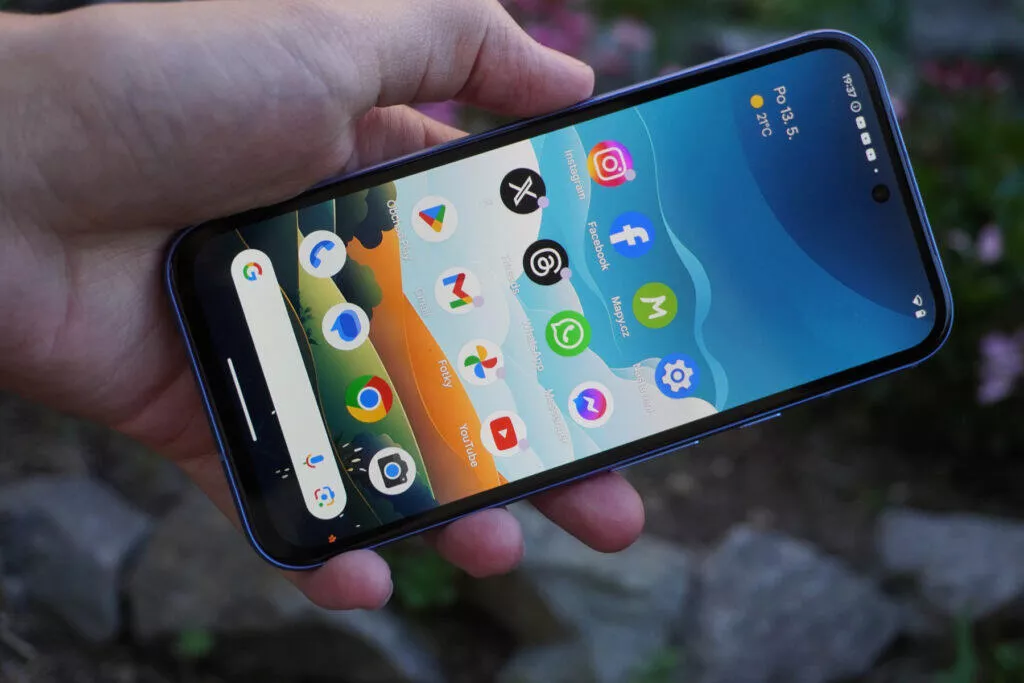 Google Pixel 8a přední strana