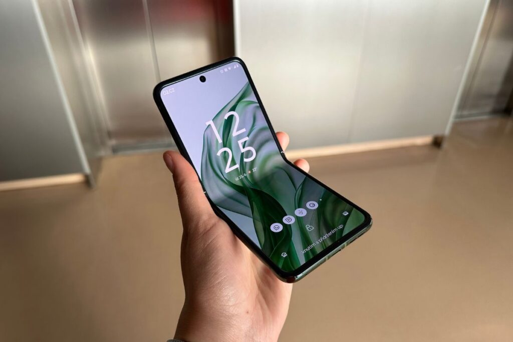 Motorola_razr_50_ultra ohebný telefon