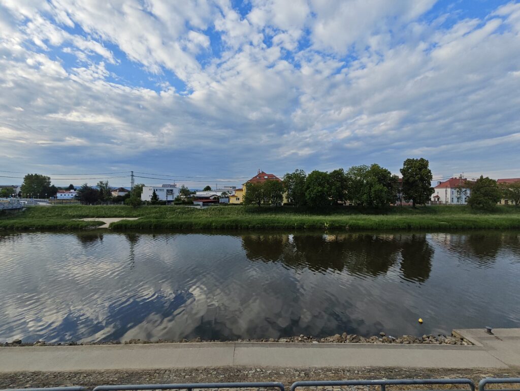 Poco F6 Pro foto z ultraširokého fotoaparátu