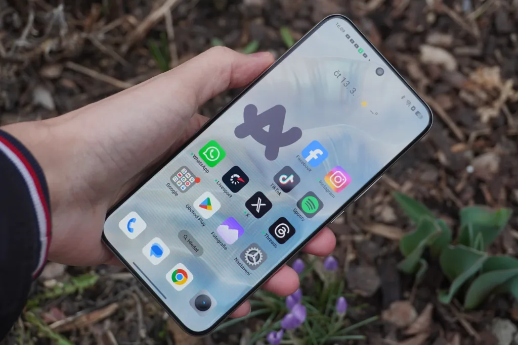 Realme 14 Pro+ amoled
