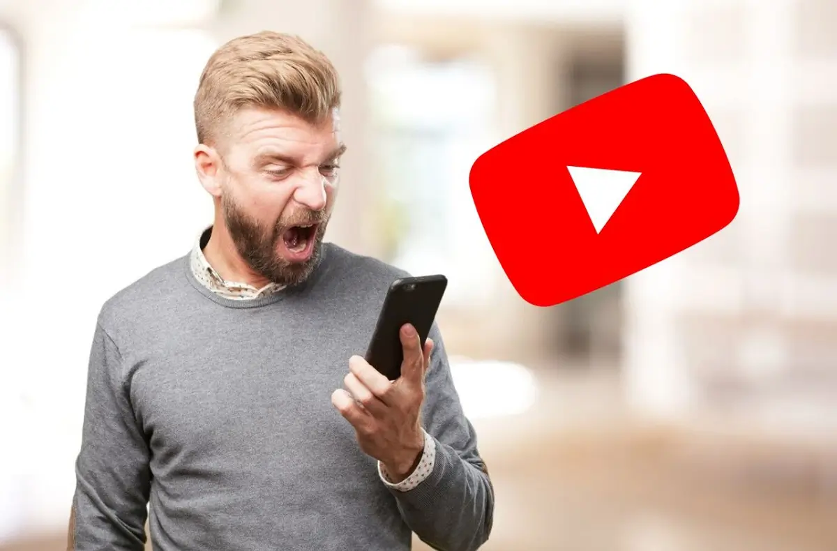 muž se rozčiluje nad mobilem