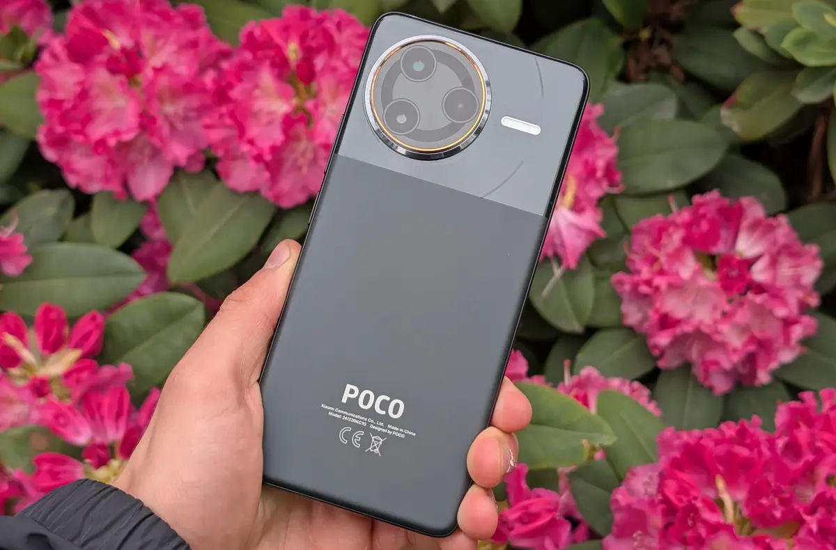 poco f7 ultra zada ruzove kvetiny nahled