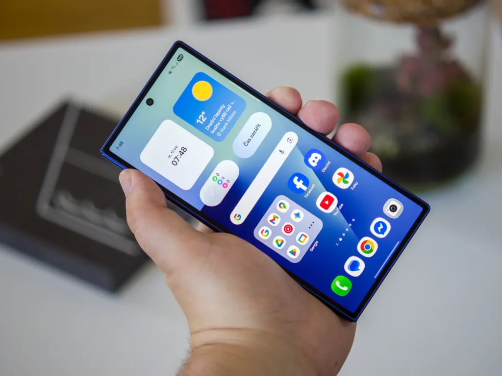 Samsung Galaxy Z Fold7 v ruce