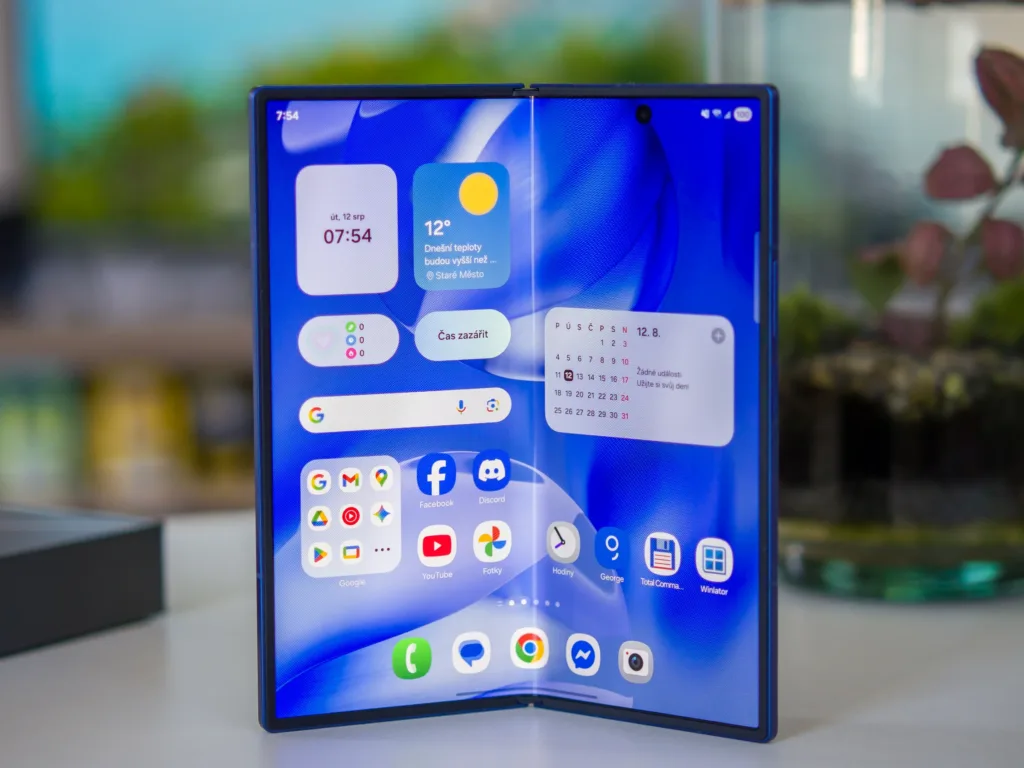 Samsung Galaxy Z Fold7 polootevřený