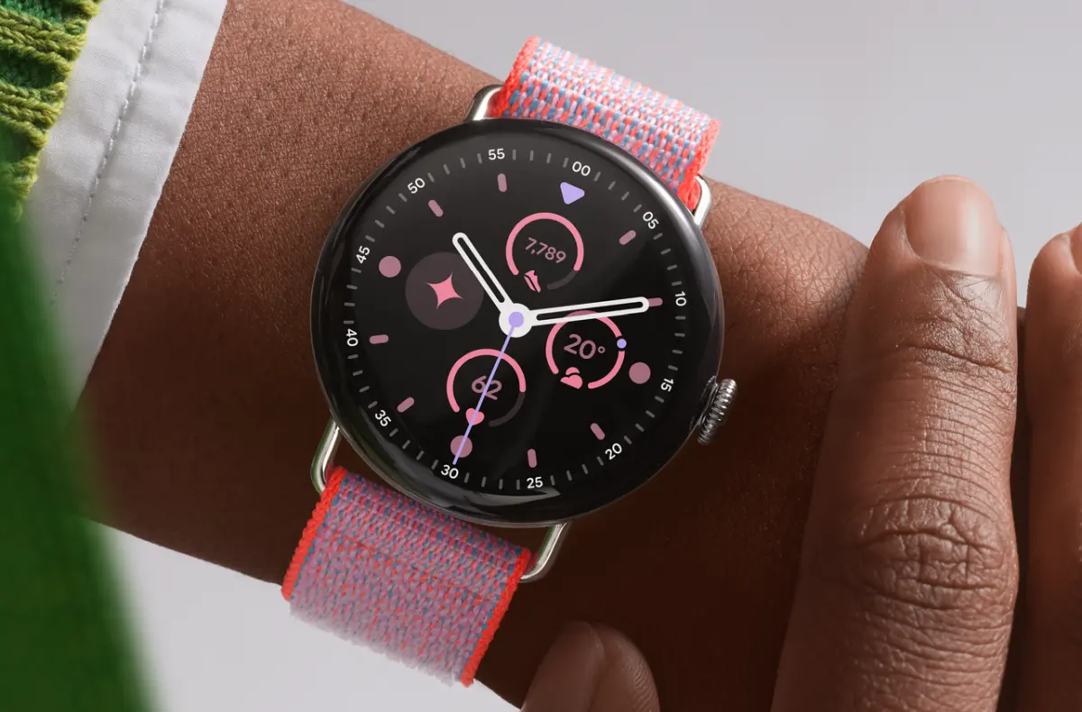 google pixel watch 4 s ruzovym reminkem