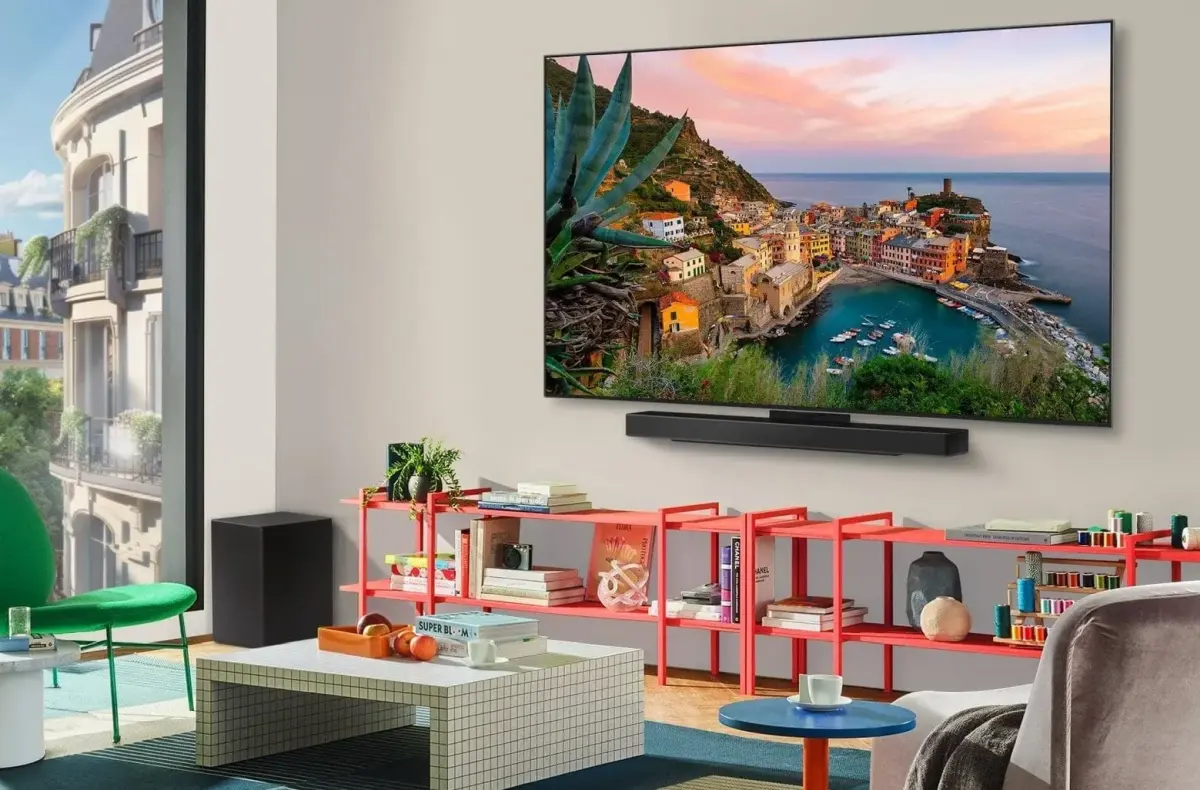 LG OLED65C54LA v obyvacim pokoji na stene