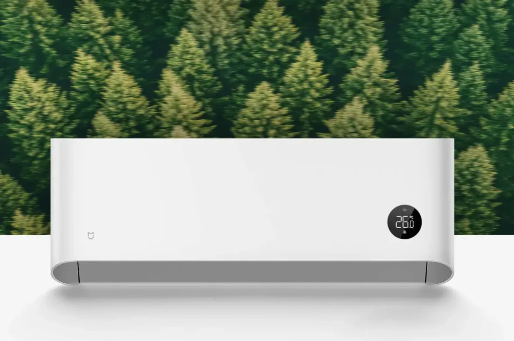 Mijia Air Conditioner Pro Eco 2.6 kW na pozadi s lesem
