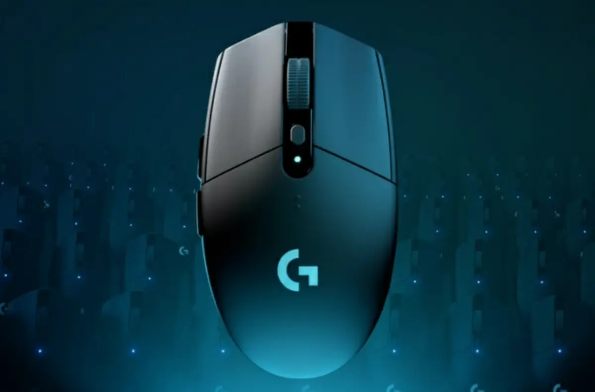 Logitech G305 Lightspeed Wireless Gaming Mouse na pozadi s mysmi