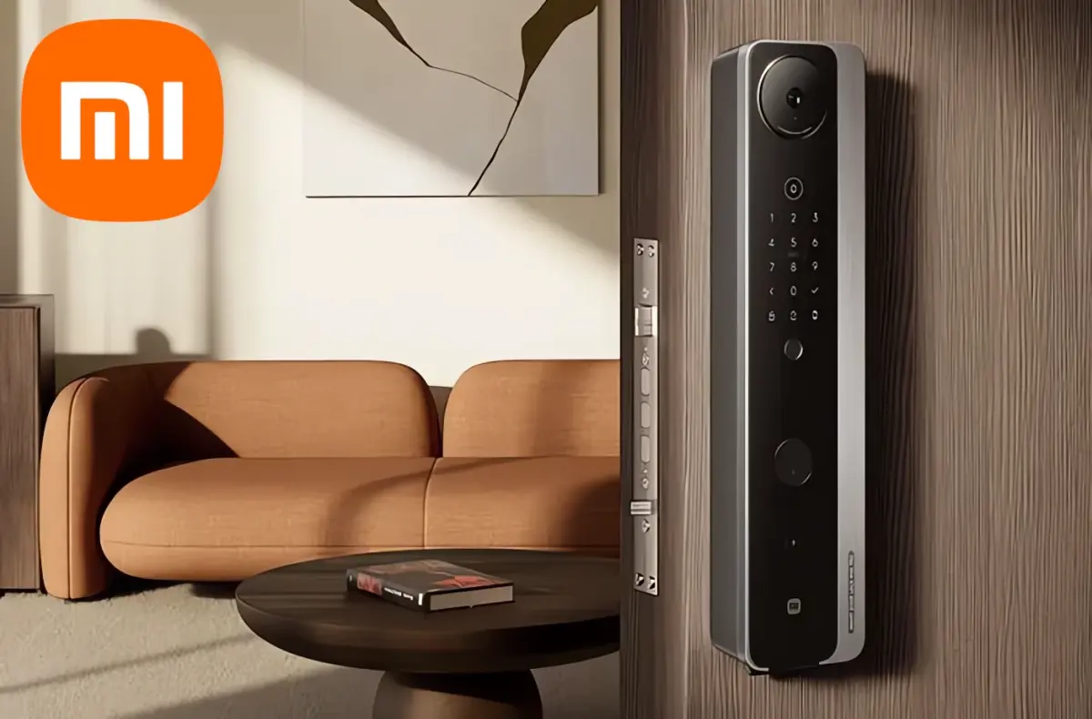 Xiaomi Smart Lock M40 Pro na dverich s viditelnym obyvakem