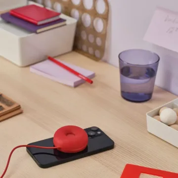 IKEA VASTMARKE telefon na stole