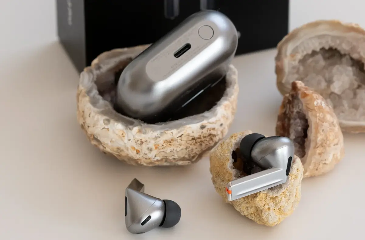 samsung galaxy buds3 pro pouzdro s konektorem a sluchatka