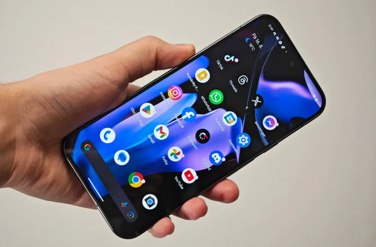 google pixel 9 pro xl oled displej v ruce