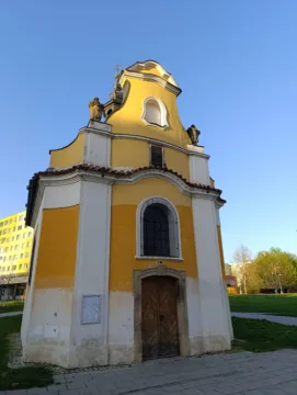 kaplicka focena na redmi note 14s hlavni objektiv