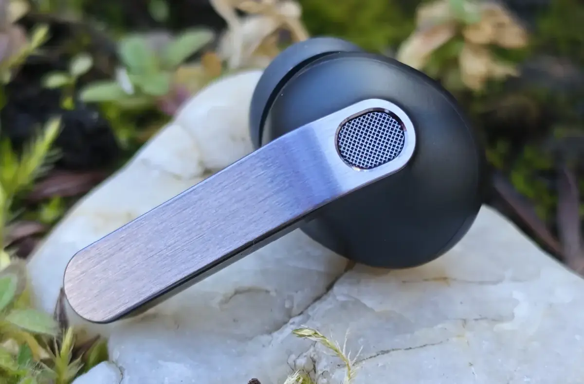 samsung galaxy buds4 pro sluchatko zblizka nozicka nahled