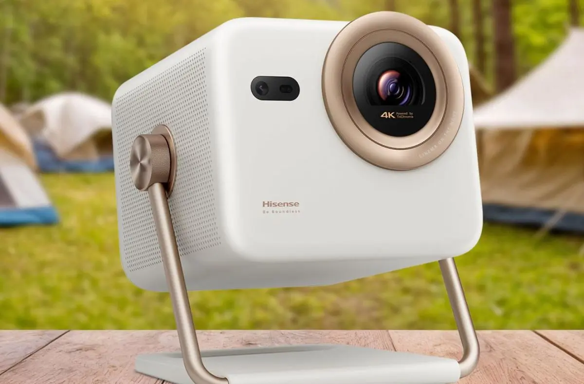 Hisense M2SE PRO na stole
