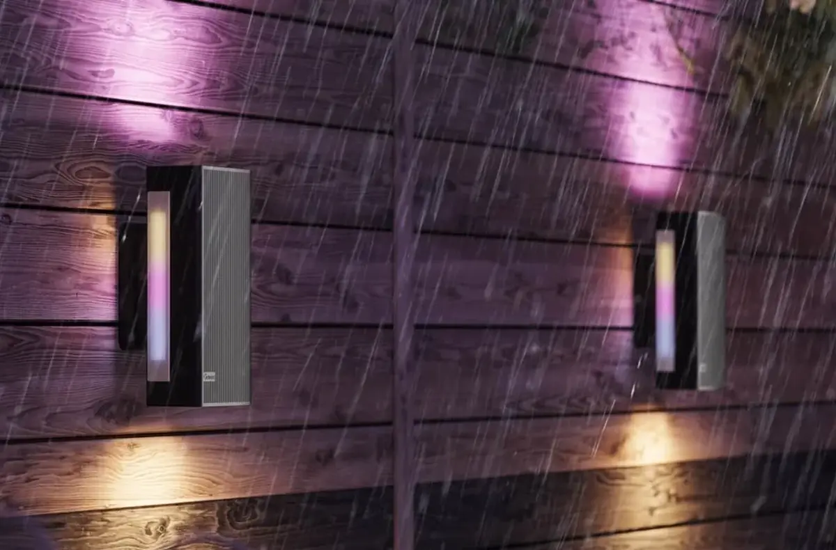 Govee Outdoor Up Down Wall Light na drevene stene za deste