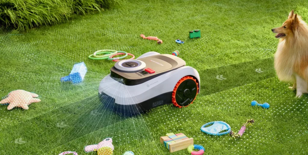 SEGWAY Navimow i215E LiDAR s hrackami a psem