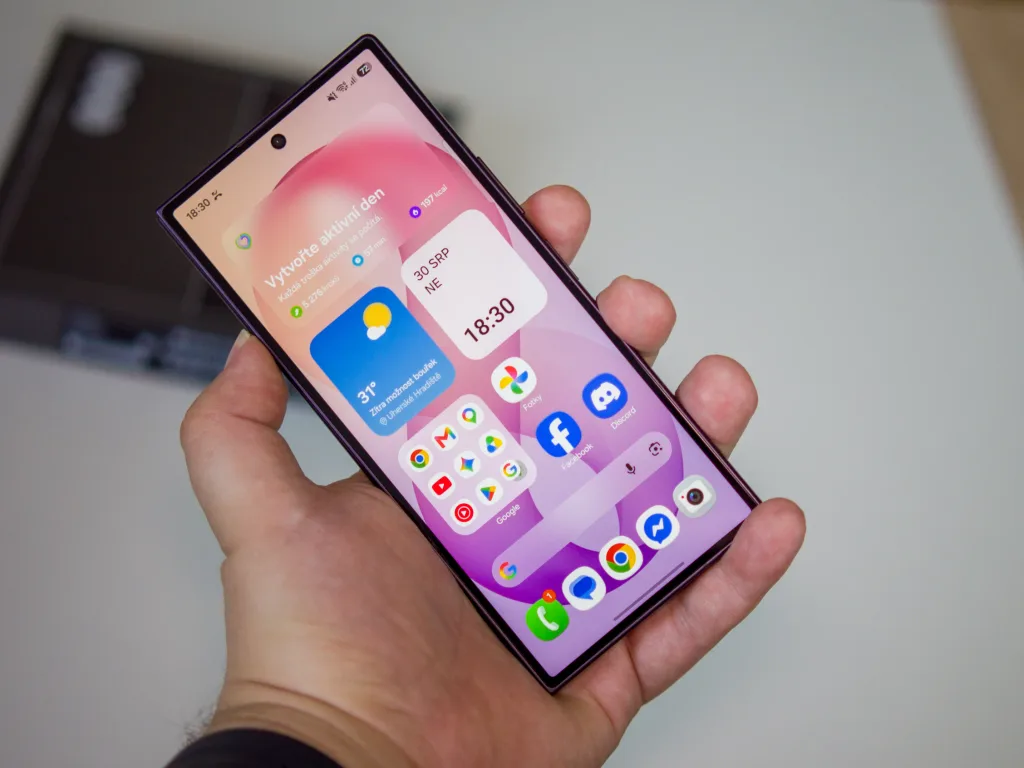 Samsung Galaxy Z Fold8 Ultra vnější displej