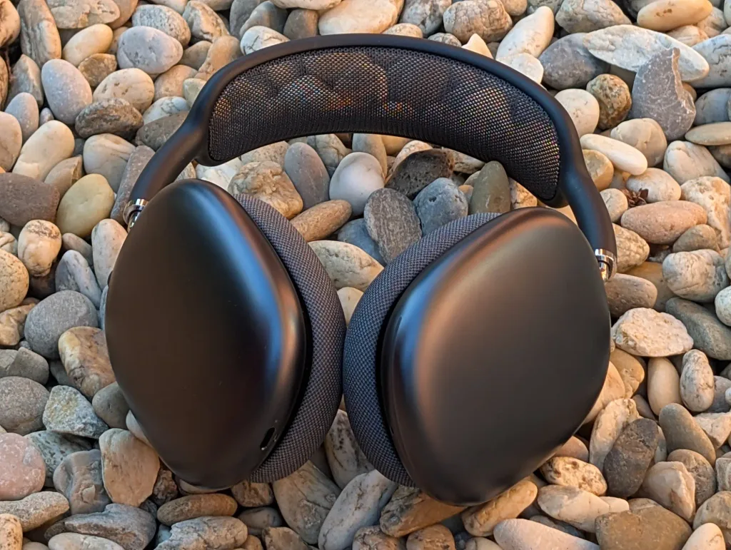 airpods max 2024 na kamenech