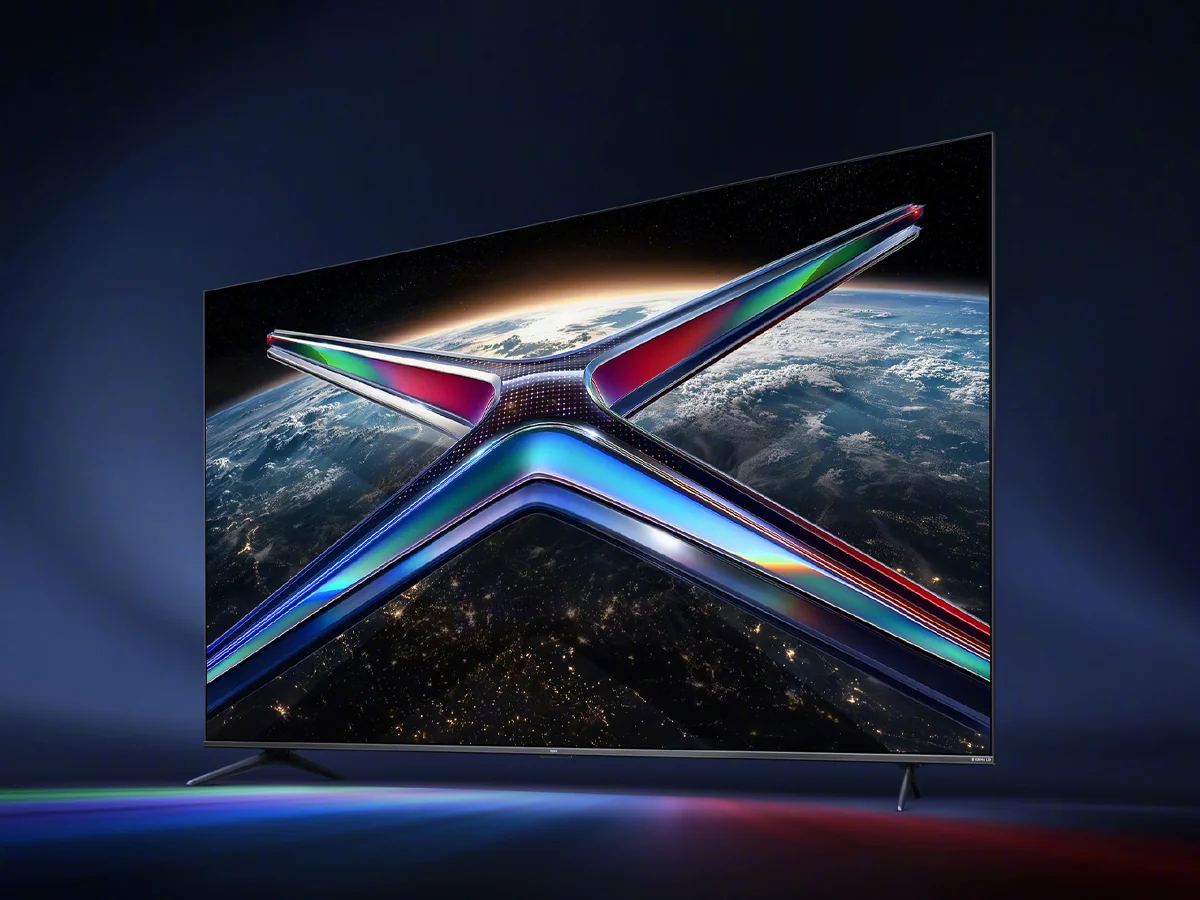 Xiaomi TV s RGB Mini LED displejem a vesmírným motivem.