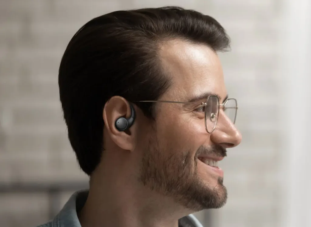 honor earbuds open cerna na uchu