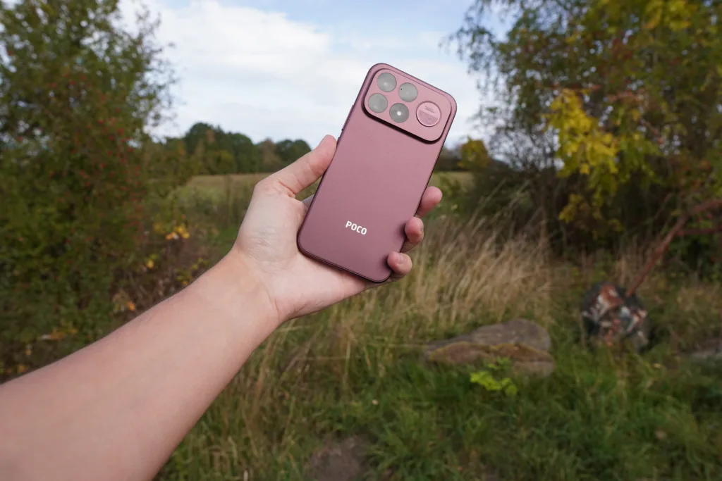 poco f9 ultra cervena